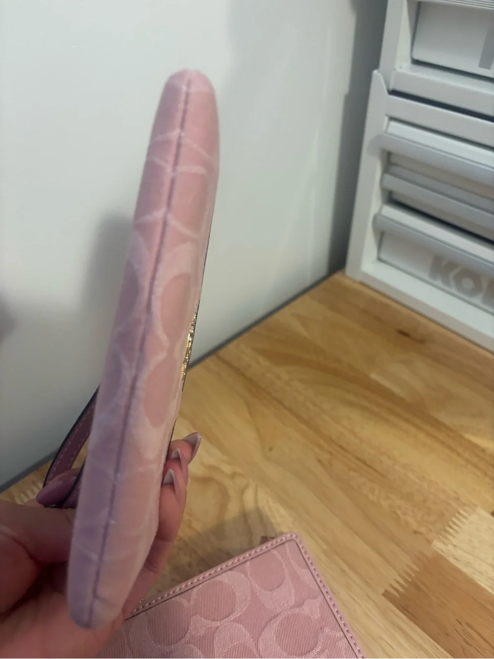 Coach wristlet used conditions